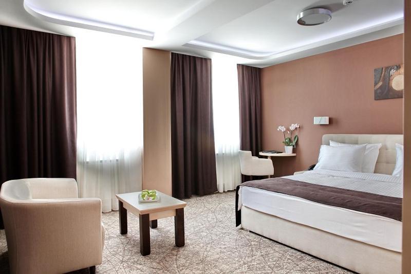 Garni Hotel Aveny Cacak Bagian luar foto