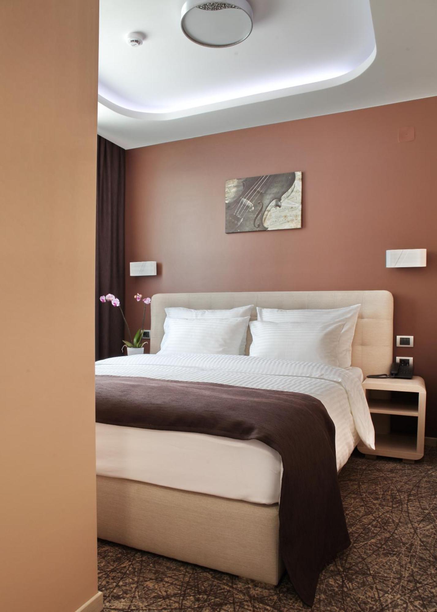 Garni Hotel Aveny Cacak Bagian luar foto