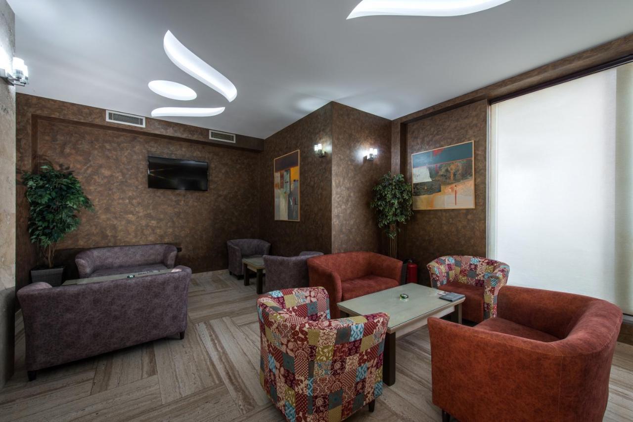 Garni Hotel Aveny Cacak Bagian luar foto